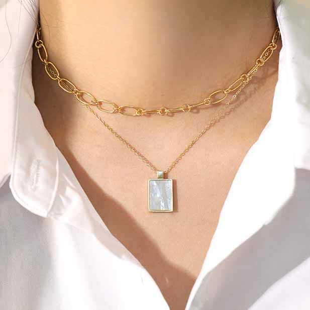 Geometry Mother of Shell Rectangle Tag 925 Sterling Silver NecklacePendant Width: 16mm * 12mm
Metal Material: Solid 925 Sterling Silver
Metal Electroplating: 18K Yellow Gold./Rhodium
Chain Length: 400mm + 50mm Adjustable
Total WJEWELLYJEWELLYShell Rectangle Tag 925 Sterling Silver Necklace