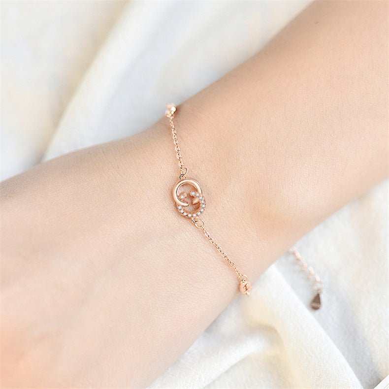 New Double C Letters CZ 925 Sterling Silver BraceletPendant Size: 7.4mm * 14.3mm 
Metal Material: Solid 925 Sterling Silver
Accent Stone: AAA Cubic Zirconia
Metal Electroplating: Rose Gold/Rhodium
Chain Length: 170mm JEWELLYJEWELLYLetters CZ 925 Sterling Silver Bracelet