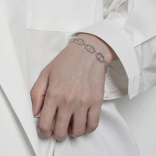 Vintage Flat Marina Chain 925 Sterling Silver BraceletChain Width: 9mm 
Metal Material: Solid 925 Sterling Silver
Chain Length: 160mm + 30mm Adjustable
Total Weight: 8.7gJEWELLYJEWELLYVintage Flat Marina Chain 925 Sterling Silver Bracelet