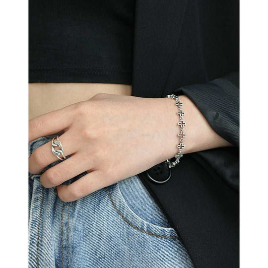 Vintage Women Hollow Cross 925 Sterling Silver BraceletPendant Size: 65mm 
Metal Material: Solid 925 Sterling Silver
Chain Length: 160mm + 30mm Adjustable
Total Weight: 6.42gJEWELLYJEWELLYVintage Women Hollow Cross 925 Sterling Silver Bracelet